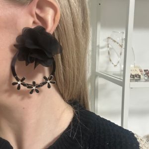 Uhani tripple triangle flower