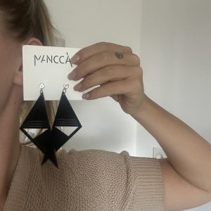 Uhani Triangle black